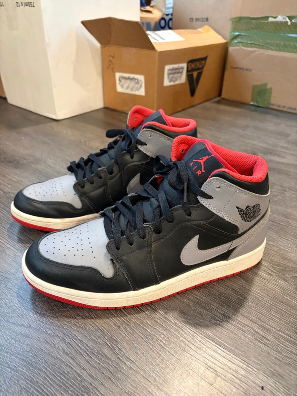 Men’s Jordan 1 Mid size 9.5
